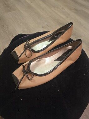 NWOT LUICHINY Women’s Tan Ballet Flats with Black Trim and Bow SZ 9M